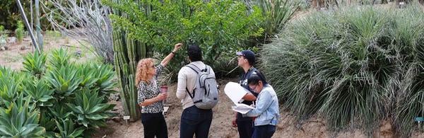 Dr. Amy Litt with Botany & Plant Sciences class (c) UCR / Stan Lim